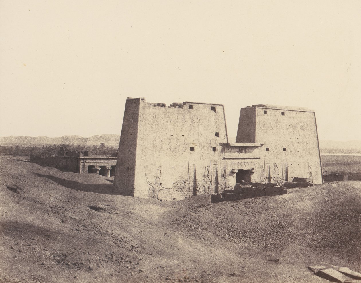 एडफू अपोलोनोपोलिस मैग्ना, मंदिर का सामान्य दृश्य, 1851-52, 1853-54 मुद्रित। द्वारा फेलिक्स टाइनार्ड