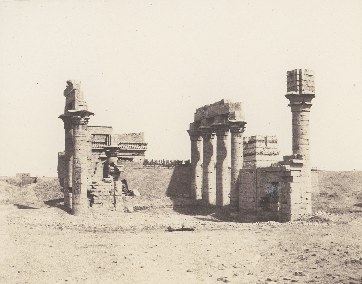 एरमेंट हेर्मोंथिस, वू जेनरेल डेस रुइन्स -टेम्पल एट मम्मिसी, 1851-52, 1853-54 मुद्रित। द्वारा फेलिक्स टाइनार्ड