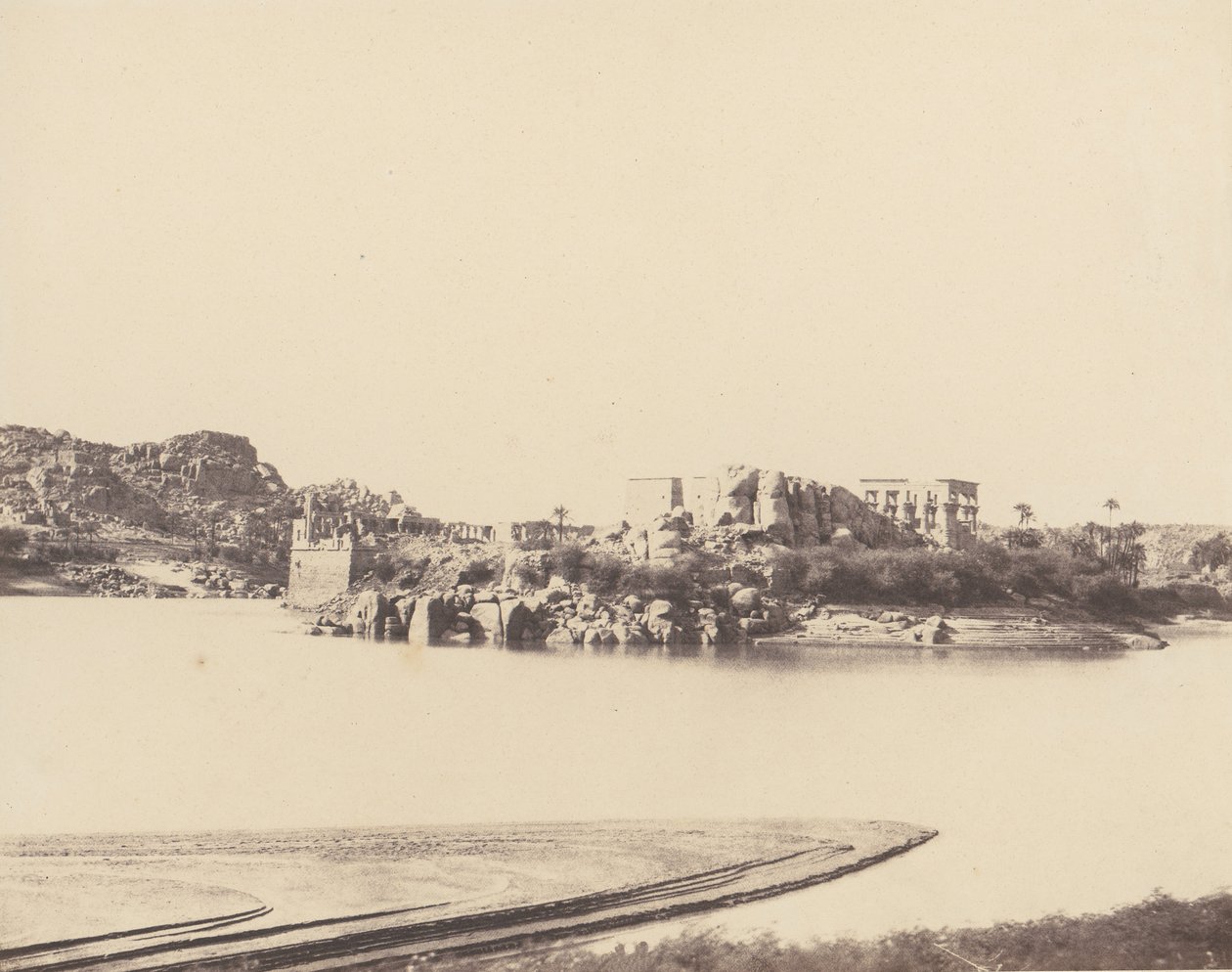 फ़िलेह फिलो का द्वीप, पॉइंट बी, 1851-52 में दक्षिण पूर्व से लिया गया सामान्य दृश्य, 1853-54 छपा। द्वारा फेलिक्स टाइनार्ड