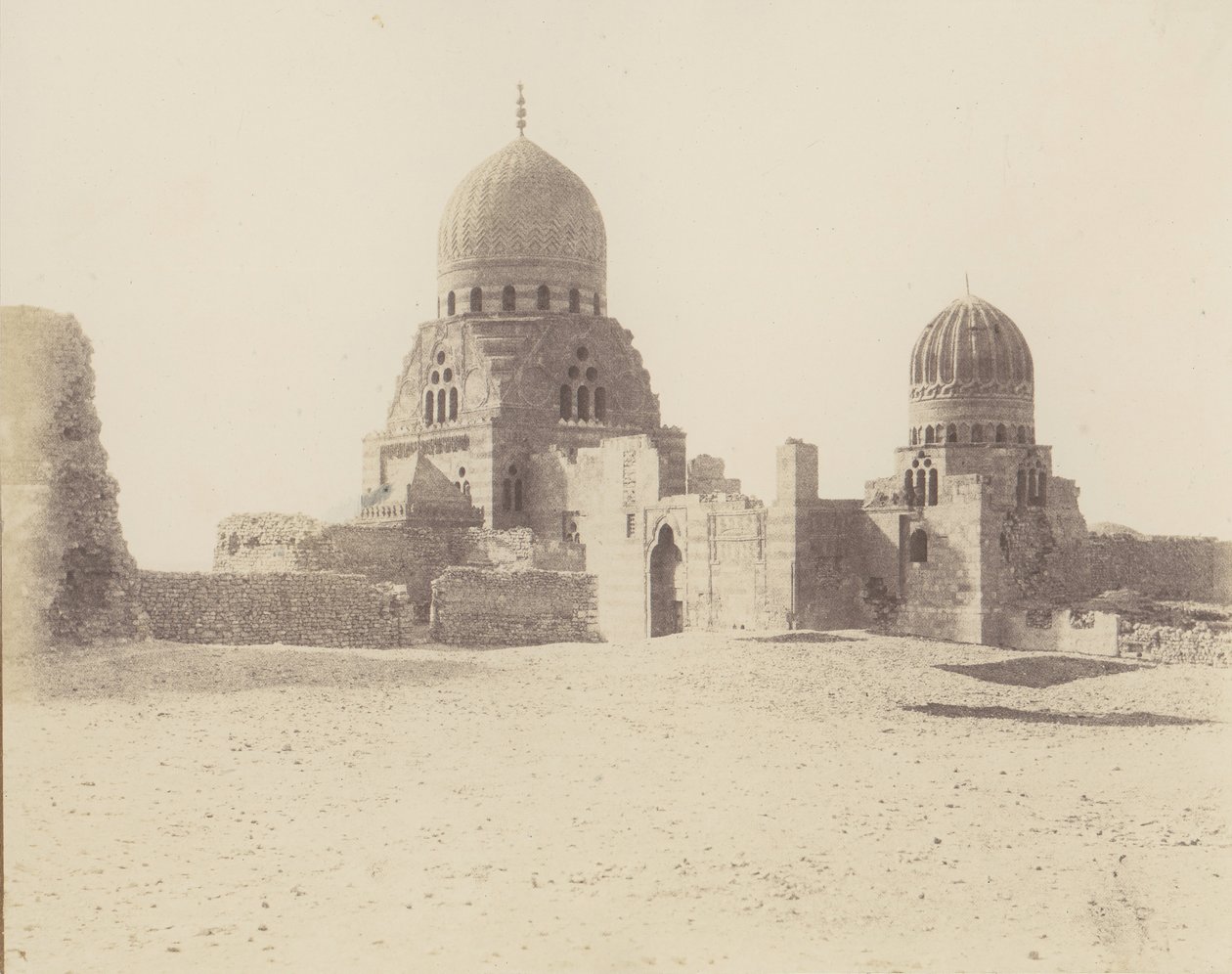 काहिरा, मामलुक सुल्तानों के मकबरे, 1851-52, 1853-54 मुद्रित। द्वारा फेलिक्स टाइनार्ड