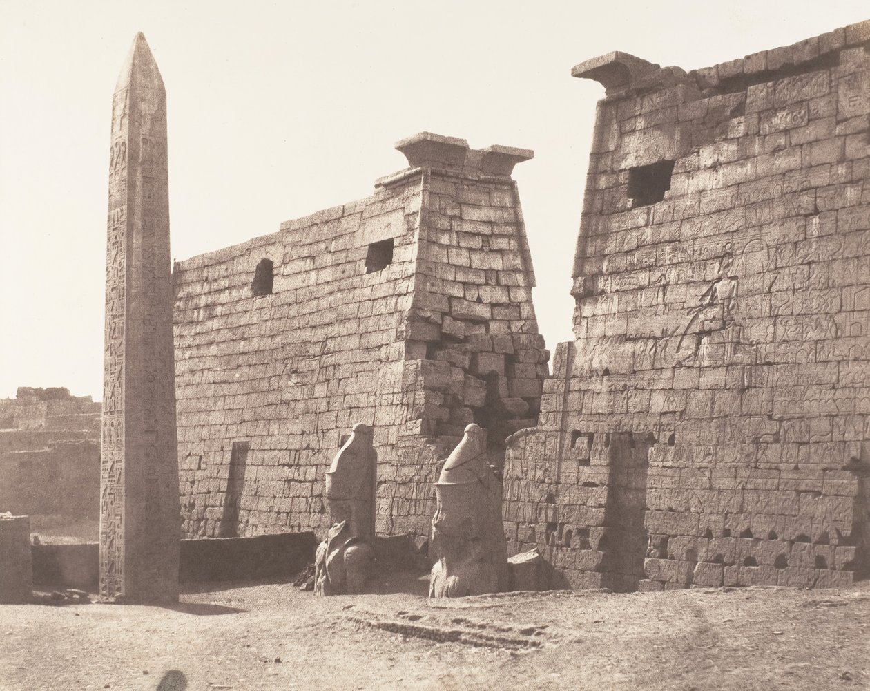लौक्सर थेब्स, पूर्वकाल निर्माण - तोरण, कोलोसी और ओबिलिस्क, 1851-52, 1853-54 मुद्रित। द्वारा फेलिक्स टाइनार्ड