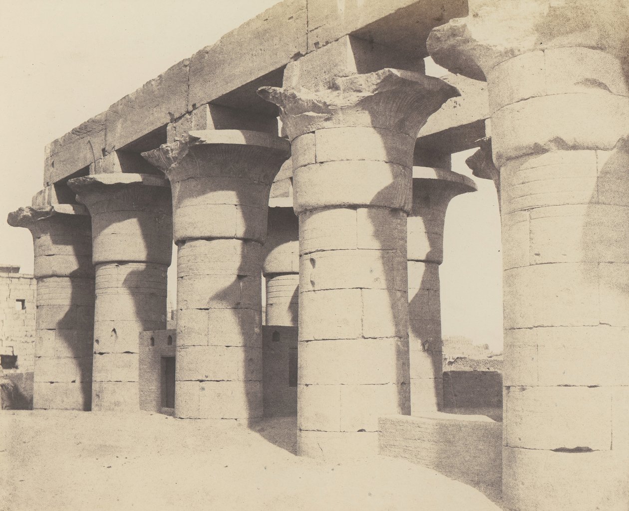 लोकसर थेब्स। कंस्ट्रक्शन सेंट्रेल - ग्रांडे कोलोनेड, 1851-52, 1853-54 मुद्रित। द्वारा फेलिक्स टाइनार्ड