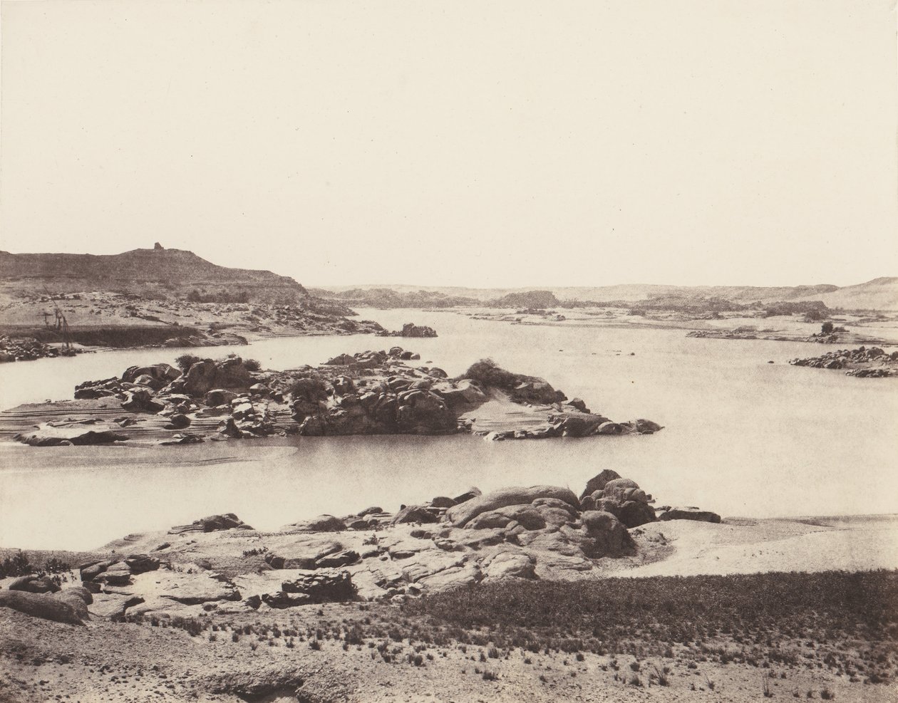 पहला मोतियाबिंद, इल के दक्षिणी बिंदु से लिया गया सामान्य दृश्य..., 1851-52, 1853-54 छपा। द्वारा फेलिक्स टाइनार्ड