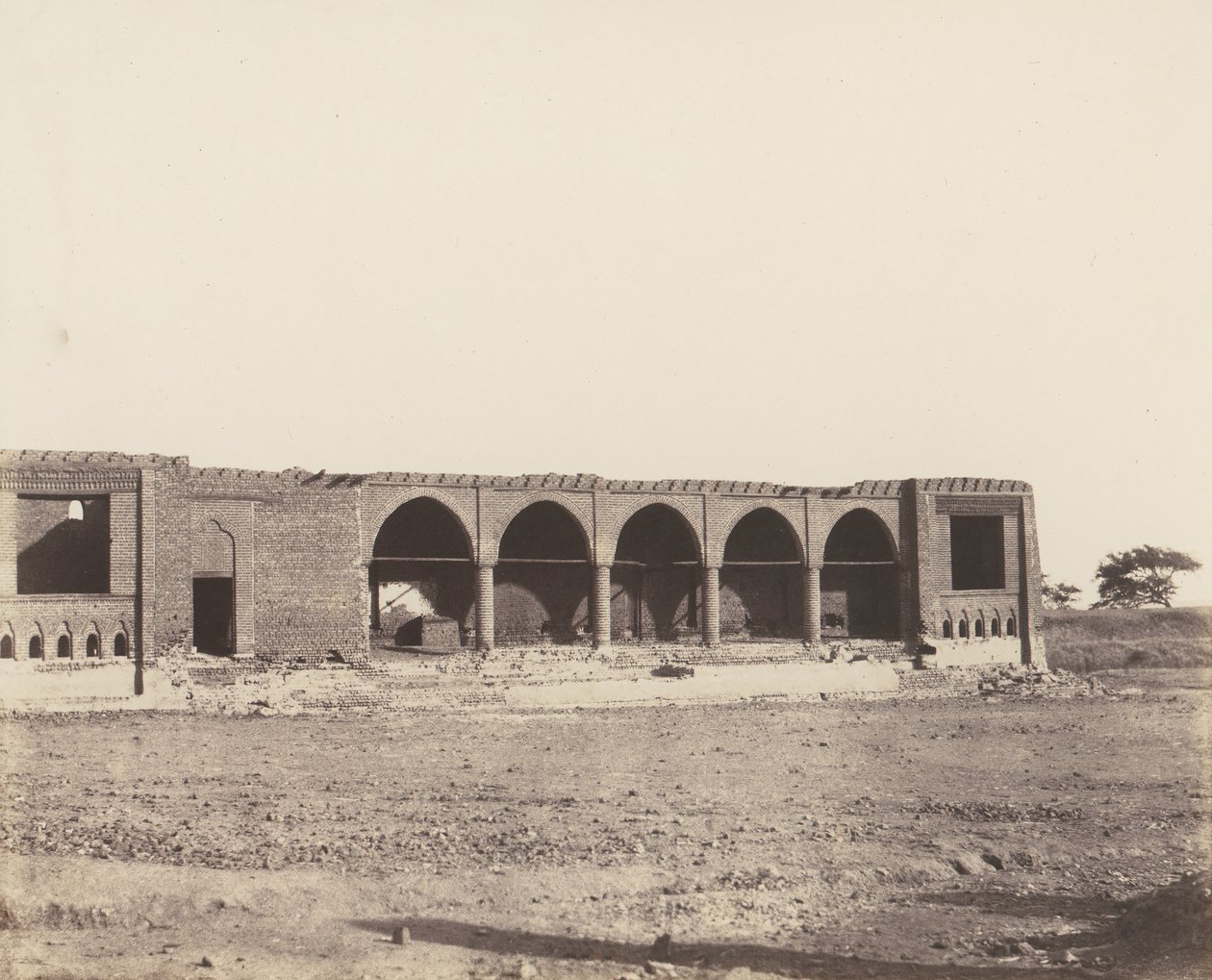 साउट, कारवनसेराय इन रूइन्स, 1851-52, 1853-54 मुद्रित। द्वारा फेलिक्स टाइनार्ड