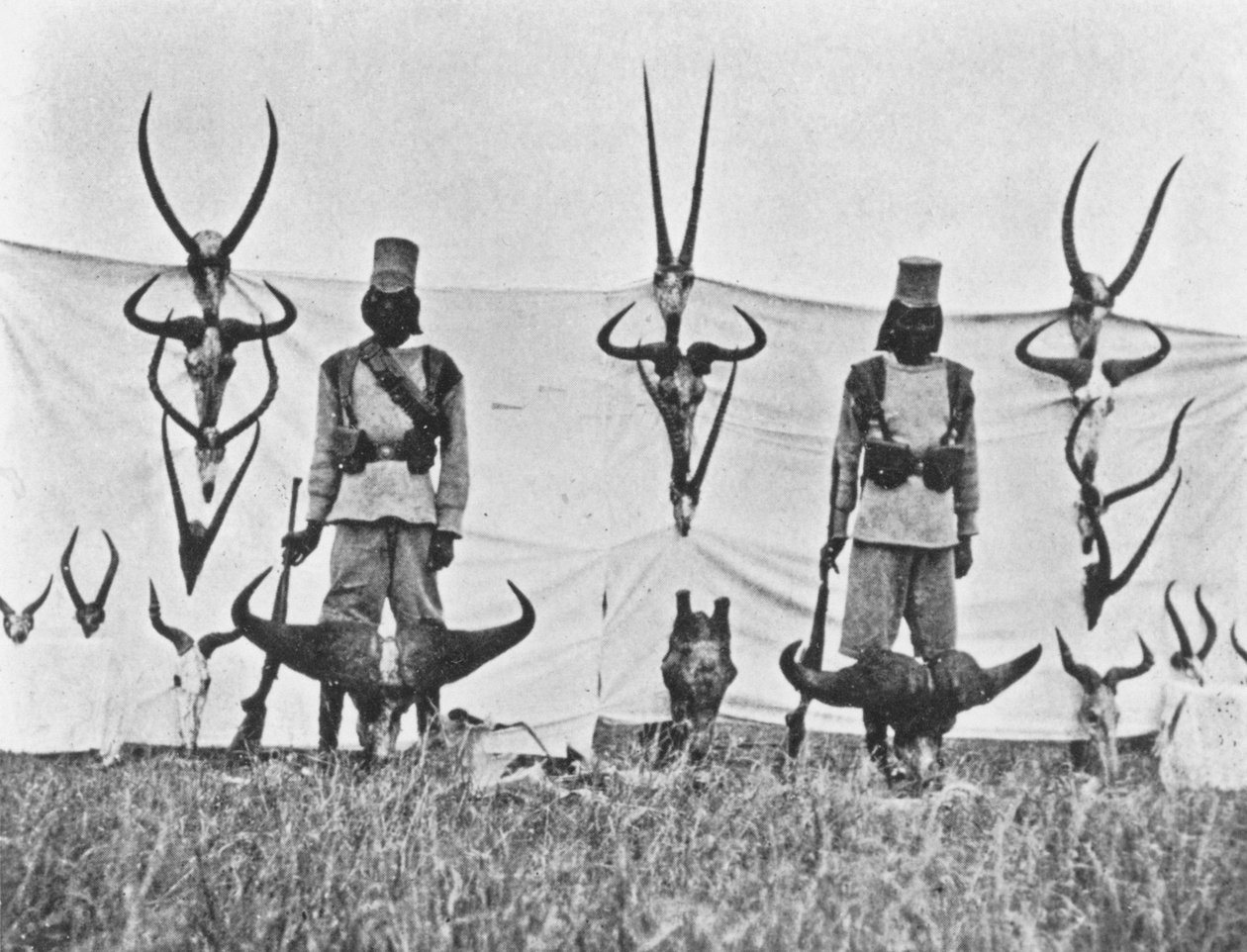 1908 में &39;बिग गेम शूटिंग ऑन द इक्वेटर&39; से गुआसो नेरो पर थ्री वीक्स शूट द्वारा फ्रांसिस आर्थर डिकिंसन