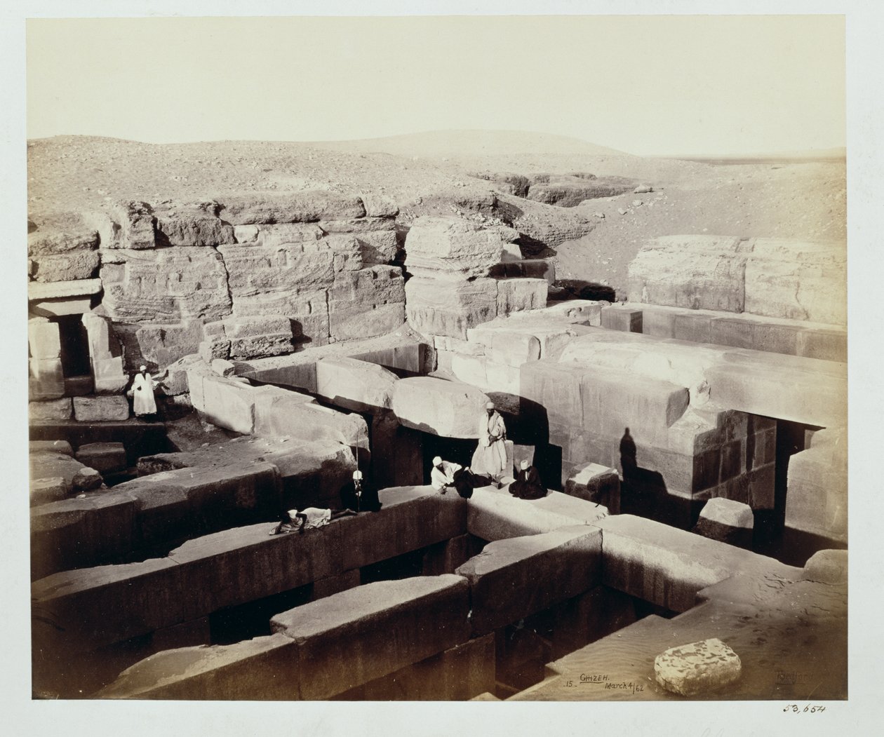 स्फिंक्स के पैर में एक उत्कीर्ण मंदिर, 4 मार्च 1862 द्वारा फ्रांसिस बेडफोर्ड