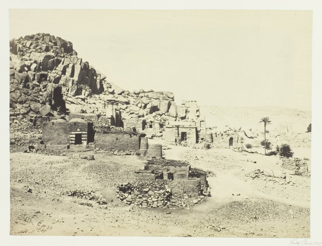 Biggeh पर पुरावशेष, फिलो के सामने, 1857। द्वारा फ्रांसिस फ्रिथ