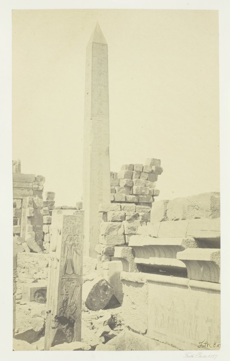 ओबिलिस्क और ग्रेनाइट लोटस कॉलम, कर्णक, 1857। द्वारा फ्रांसिस फ्रिथ