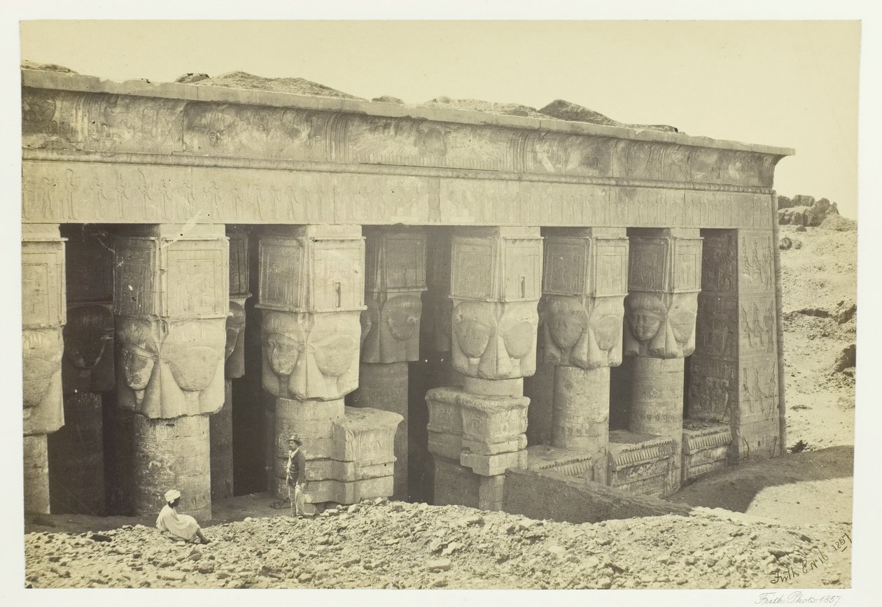 डेंडेरा के मंदिर का पोर्टिको, 1857। द्वारा फ्रांसिस फ्रिथ