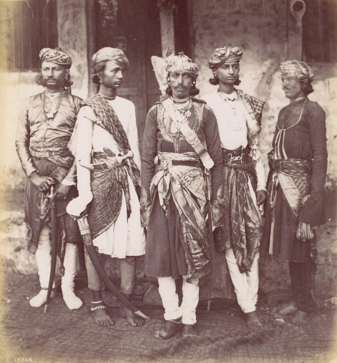 Rajpoots, 1870s.  द्वारा फ्रांसिस फ्रिथ