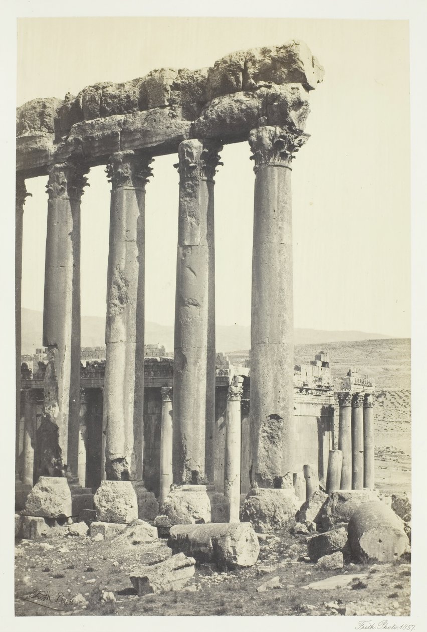 महान स्तंभ और छोटा मंदिर, बालबेक, 1857। द्वारा फ्रांसिस फ्रिथ