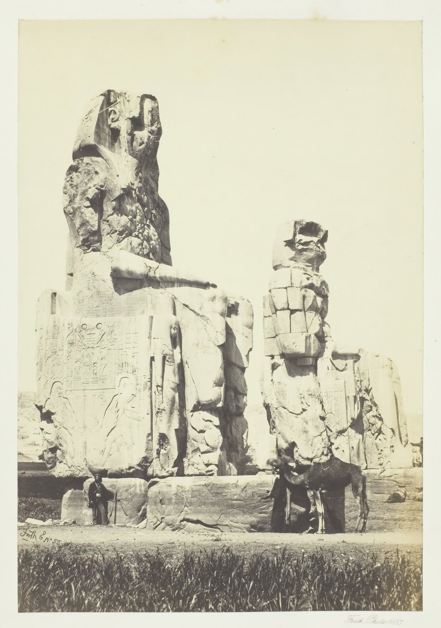 मेमनॉन की मूर्तियाँ, थेब्स का मैदान, 1857। द्वारा फ्रांसिस फ्रिथ