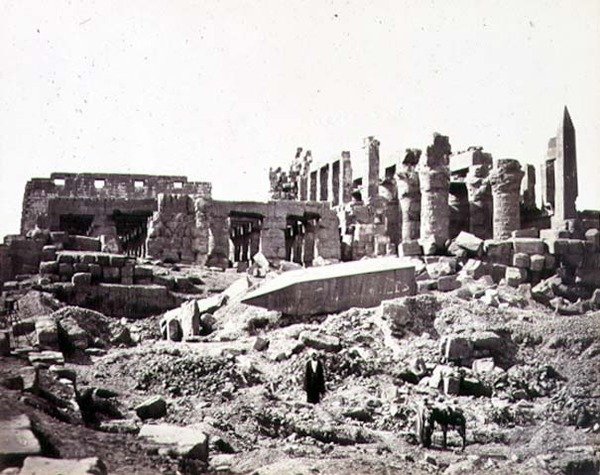 दक्षिण पूर्व से एल-कर्णक का मंदिर, c.1856-59 (सीपिया फोटो) द्वारा फ्रांसिस फ्रिथ