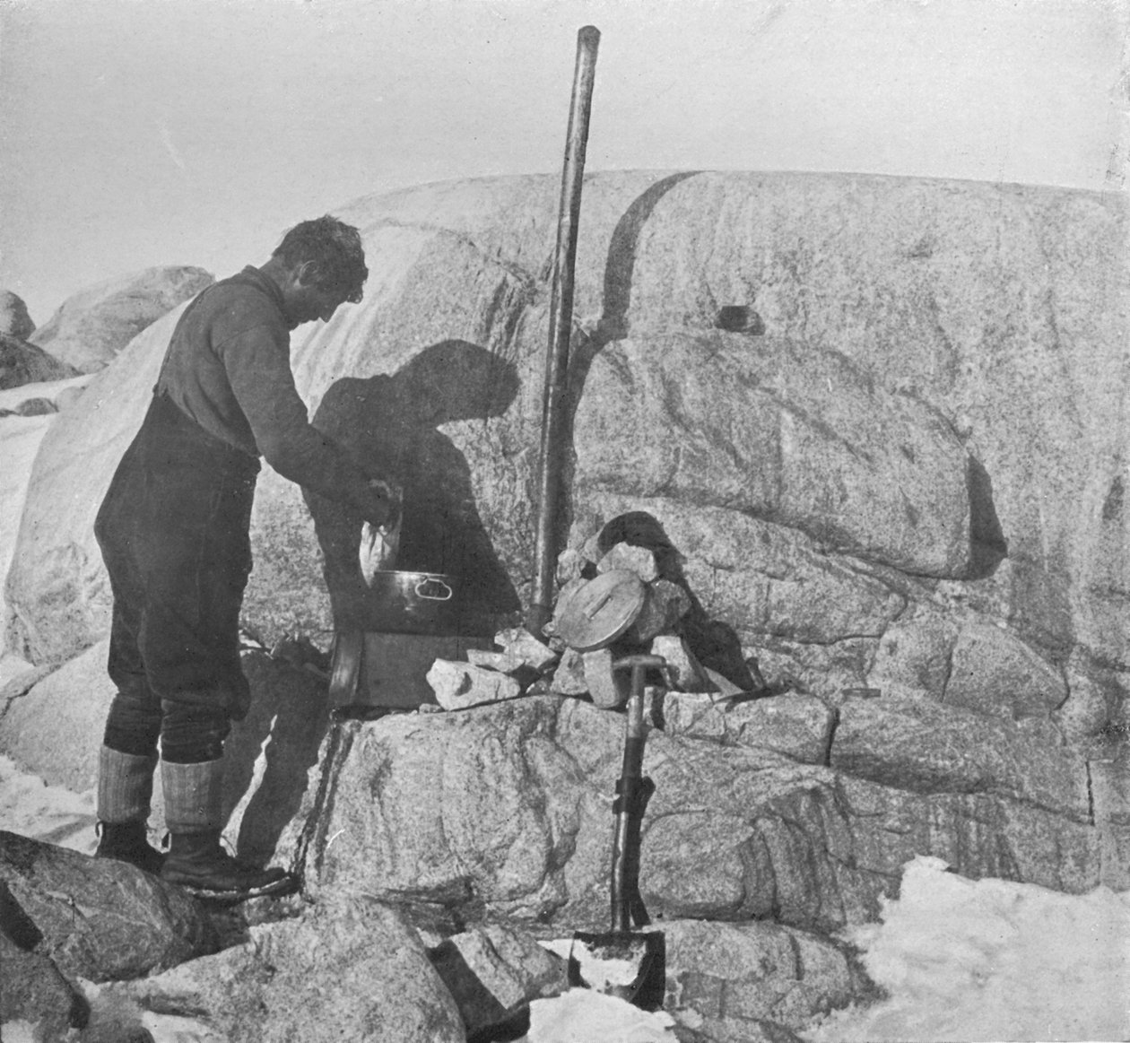 केप राबर्ट्स, 1919, 1913 में ब्लबर स्टोव पर फोर्ड कुकिंग सील-फ्राई द्वारा फ्रैंक देबनेहम