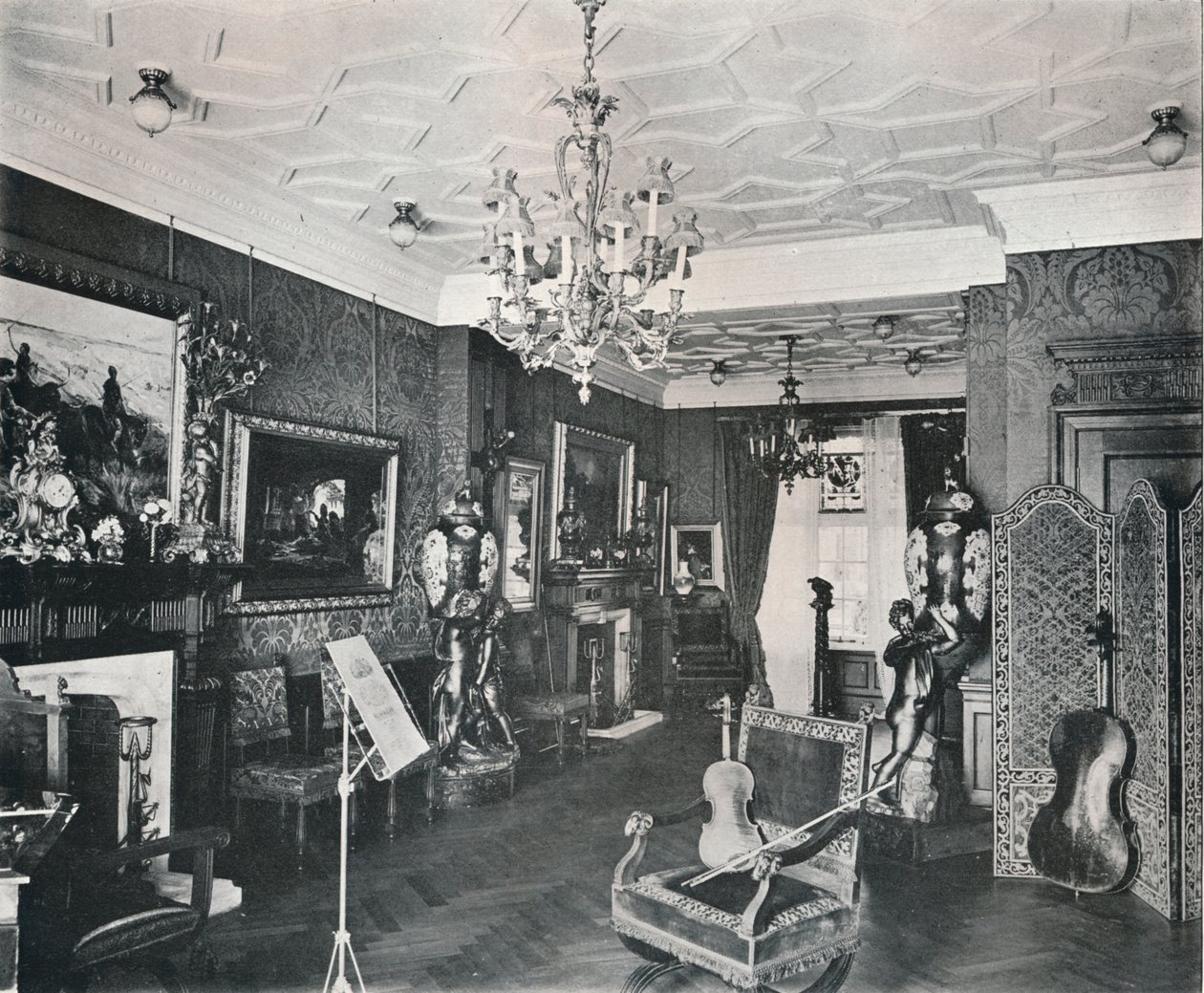 द म्यूज़िक-रूम, कैप्टन हार्वे हाउस, हैम्पस्टीड, c1903 द्वारा फ्रैंक विलियम ब्रुकमैन