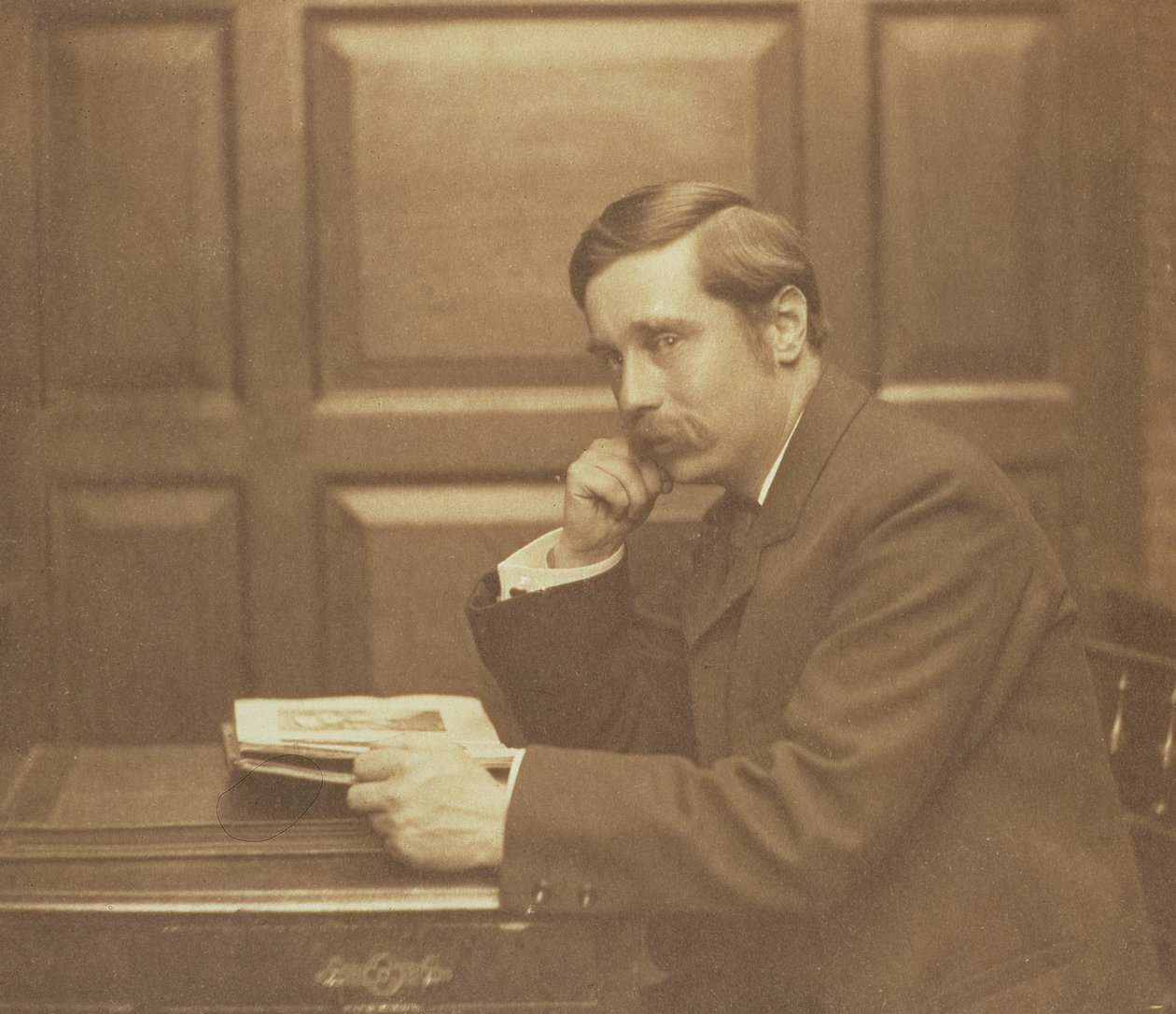फ्रेडरिक होलीयर (1837-1933) 1903 (सेपिया फोटो) द्वारा हर्बर्ट जॉर्ज वेल्स (1866-1946) की पोर्ट्रेट तस्वीर द्वारा फ्रेडरिक होलीयर