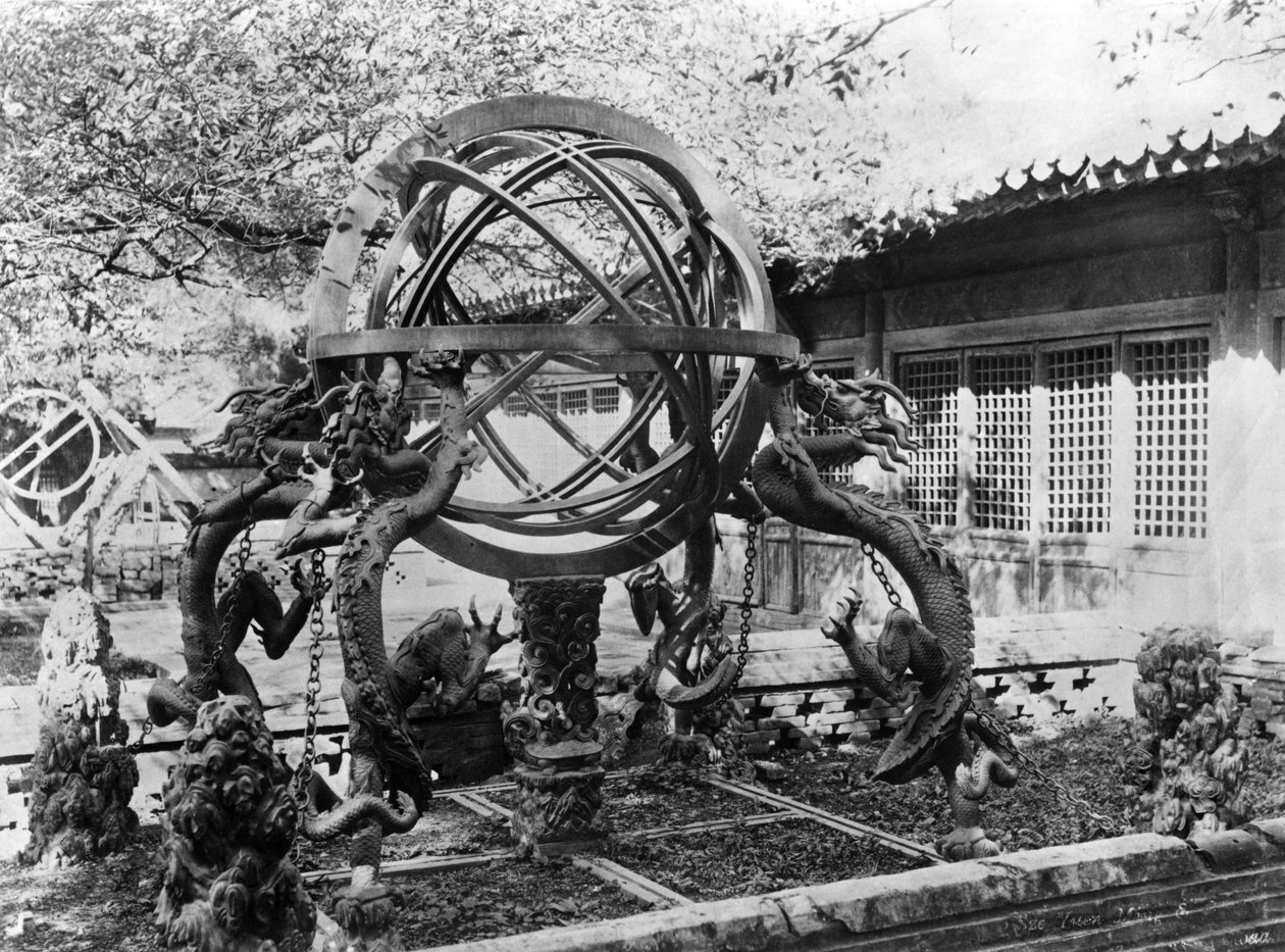 इंपीरियल ऑब्जर्वेटरी, पीकिंग, चीन में खगोलीय उपकरण, c.1900 द्वारा फ्रेंच फोटोग्राफर