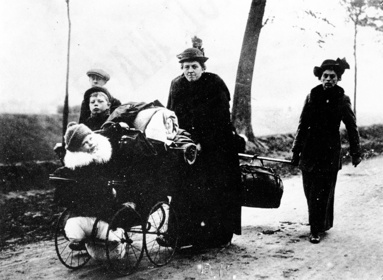 बेल्जियम के शरणार्थी 1914 में फ्रांस पहुंचे द्वारा फ्रेंच फोटोग्राफर