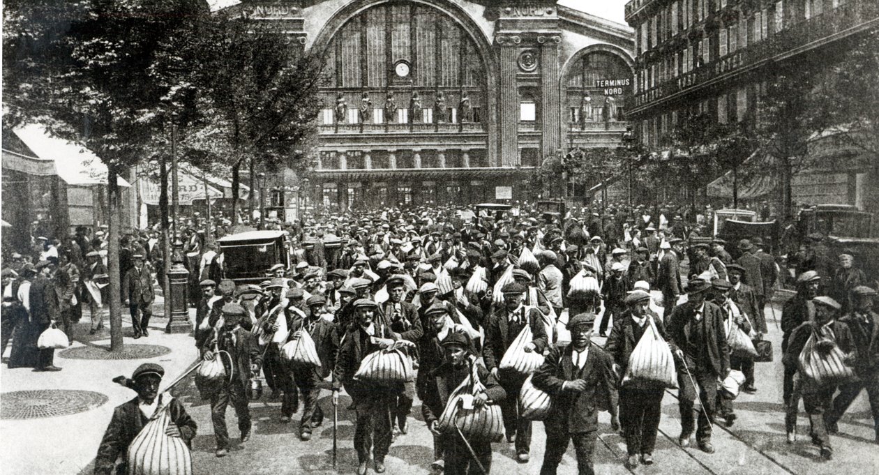 1914 में गारे डू नॉर्ड के पेरिस में पहुंचने वाले आक्रमण क्षेत्रों से बेल्जियम और शरणार्थी द्वारा फ्रेंच फोटोग्राफर