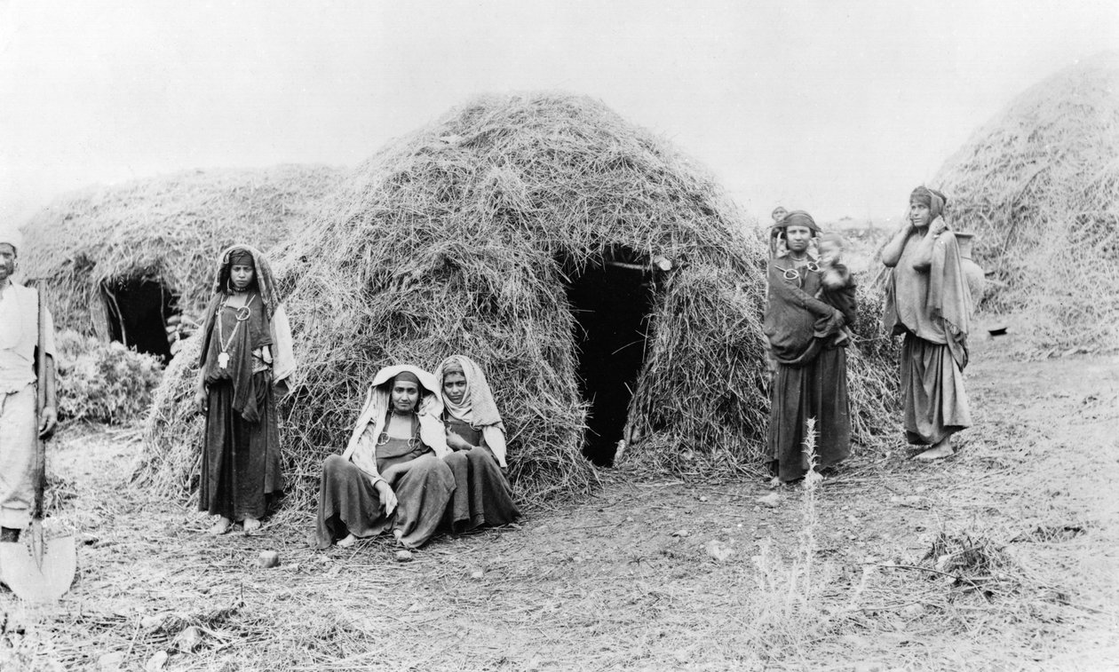 ट्यूनिस के पास बर्बर गांव, c.1900 द्वारा फ्रेंच फोटोग्राफर