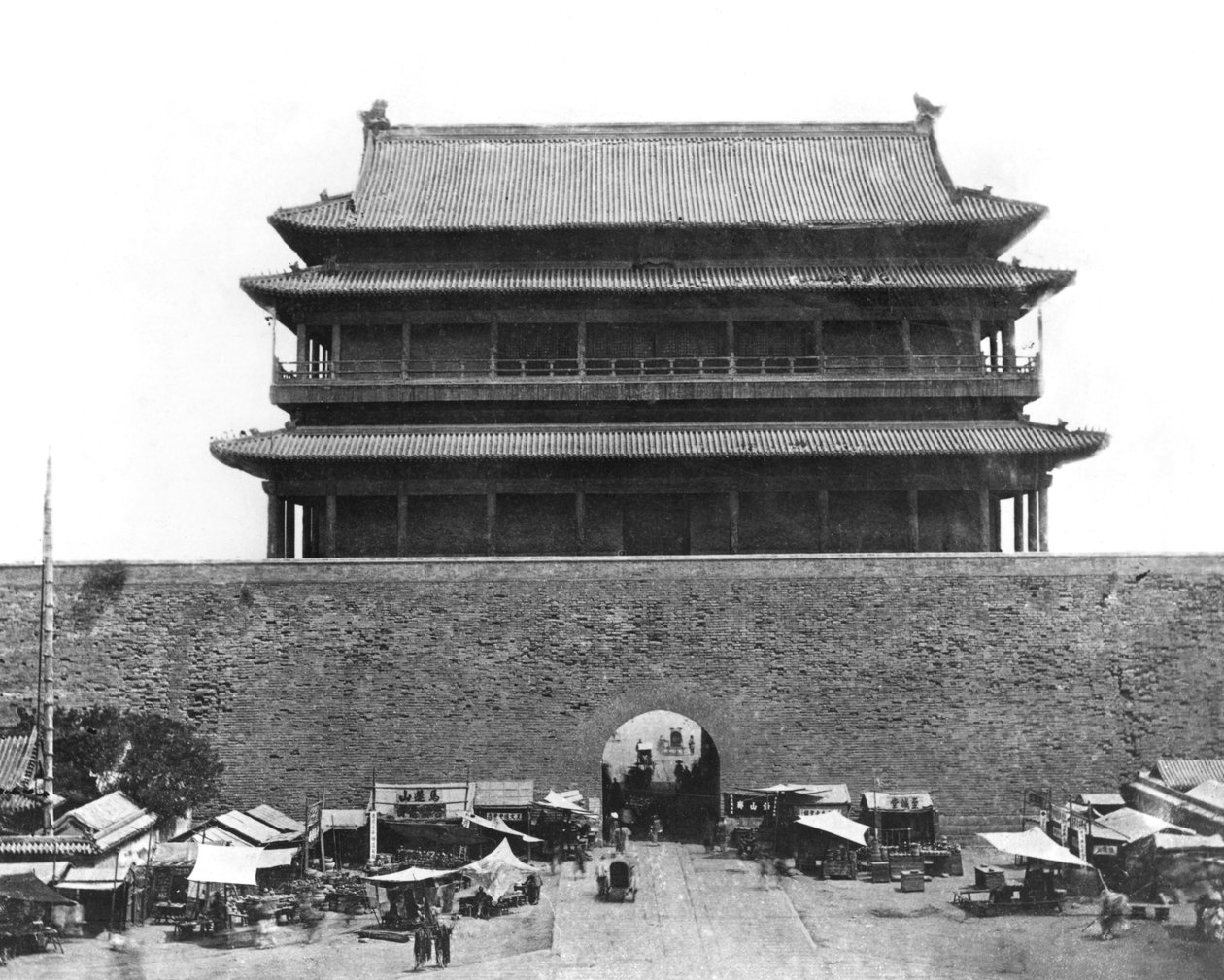 आंतरिक दीवार, पेकिंग, चीन में प्रवेश, c.1900 द्वारा फ्रेंच फोटोग्राफर
