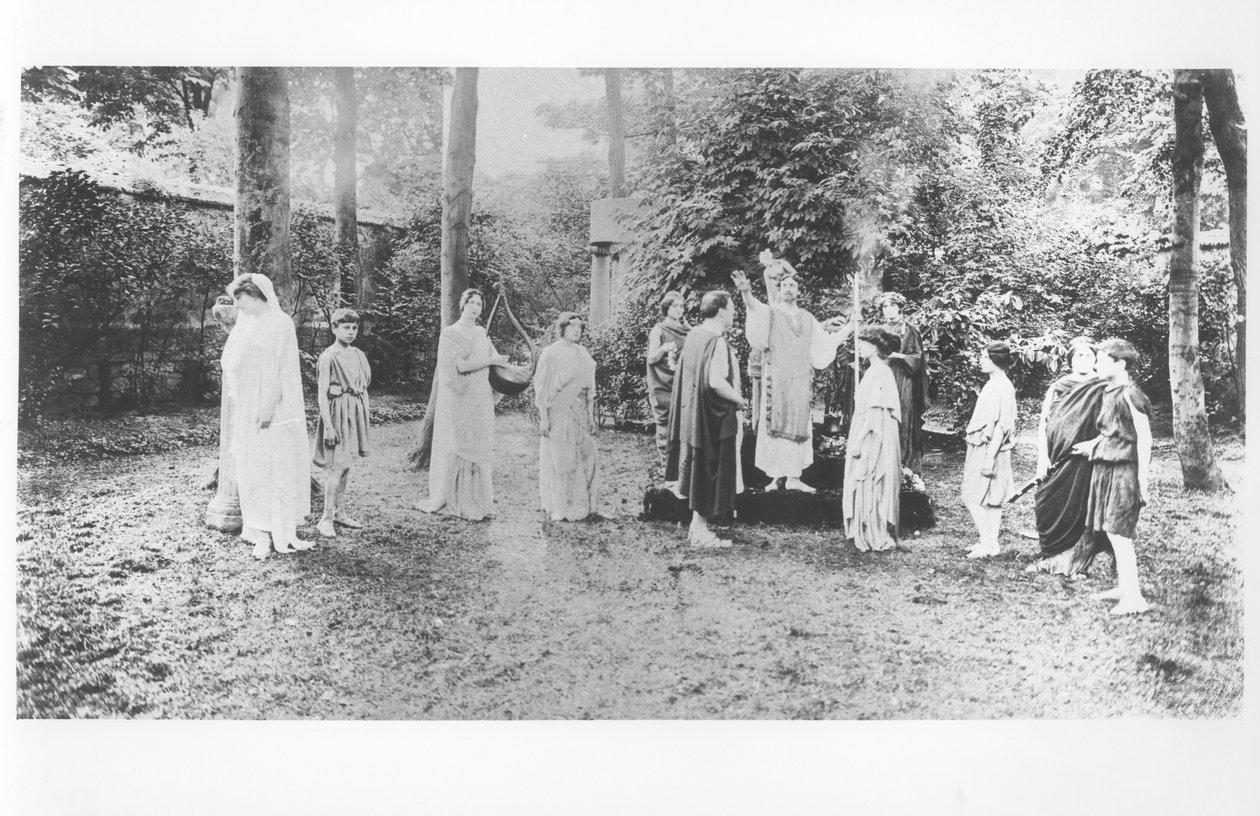 नथाली क्लिफोर्ड बार्नी (1876-1972) नर्तकियों के साथ कपड़े पहने हुए द्वारा फ्रेंच फोटोग्राफर