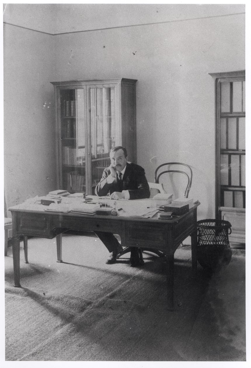 पॉल क्लाउडेल (1868-1955) प्राग में अपने कार्यालय में द्वारा फ्रेंच फोटोग्राफर