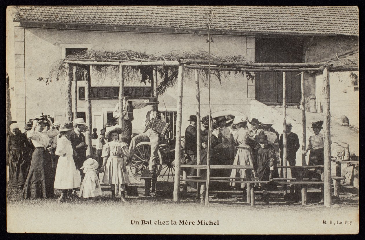 पोस्टकार्ड Mere Michels, Le Puy, c.1900 में एक नृत्य का चित्रण करता है द्वारा फ्रेंच फोटोग्राफर