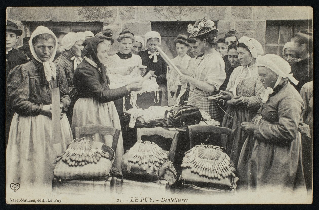 पोस्टकार्ड Le Puy के लेसमेकर को दर्शाते हुए, c.1900 द्वारा फ्रेंच फोटोग्राफर