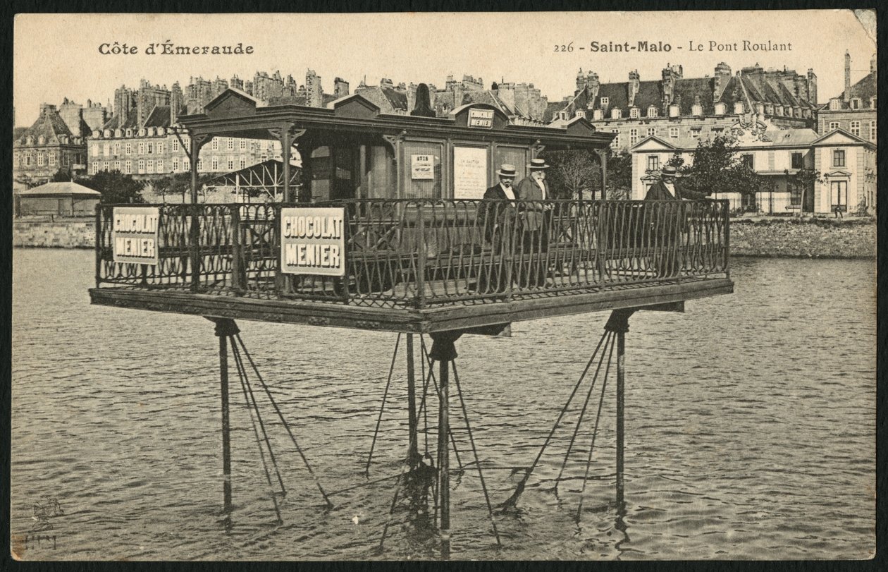 सेंट-मालो में उच्च ज्वार पर चलते पुल का चित्रण पोस्टकार्ड, c.1900 (फोटोलिथो) द्वारा फ्रेंच फोटोग्राफर
