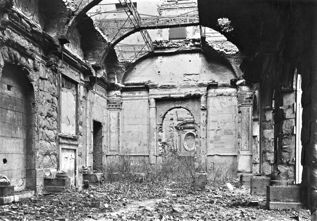पेरिस के कम्यून, 1871 के दौरान कोर्ट डेस कॉम्पटेस के खंडहर द्वारा फ्रेंच फोटोग्राफर