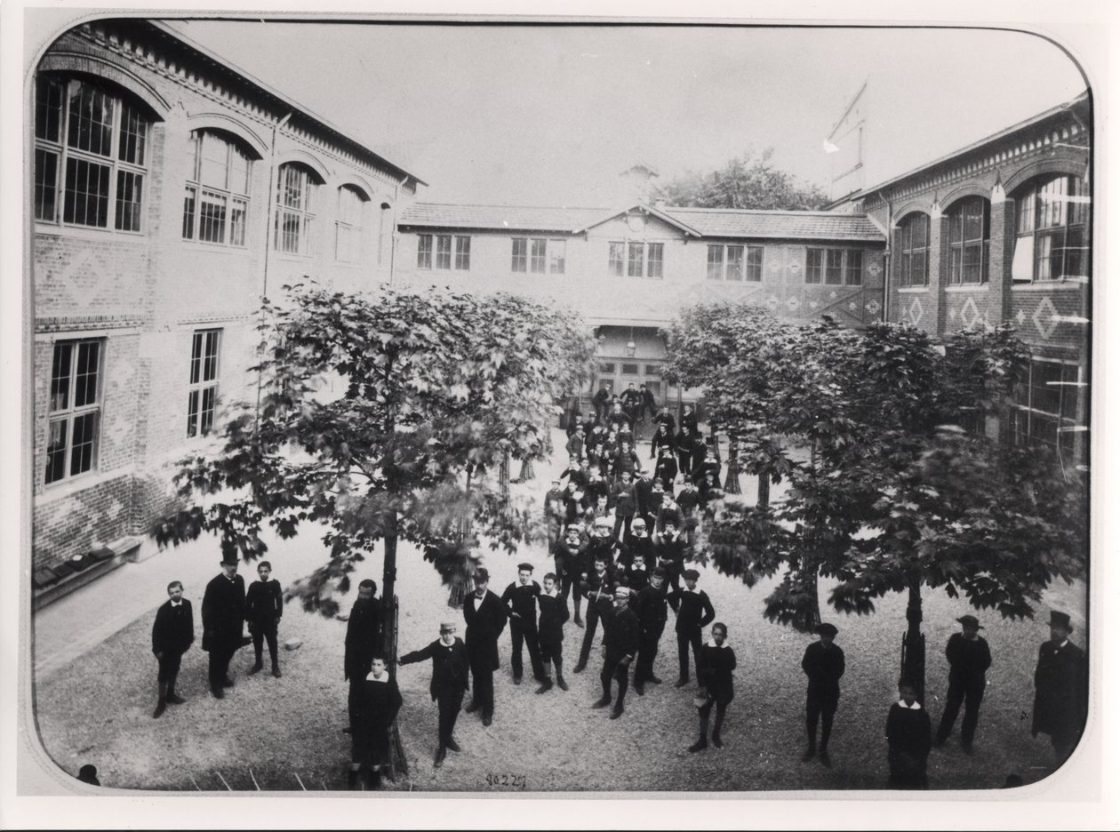 स्कूल अल्लेस में, 1883-89 द्वारा फ्रेंच फोटोग्राफर