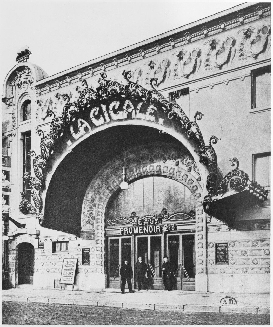 La Cigale Theatre, 120 बोलवर्ड रोचेचौर्ट, पेरिस, c.1900 द्वारा फ्रेंच फोटोग्राफर