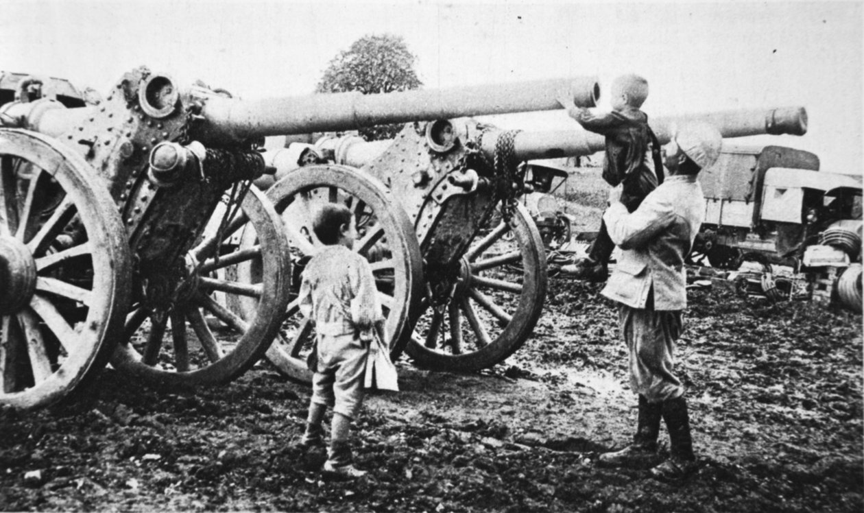 युवा फ्रांस: द इलस्ट्रेटेड वॉर न्यूज़, 9 अगस्त 1916 से एक लड़के की जिज्ञासा द्वारा फ्रेंच फोटोग्राफर