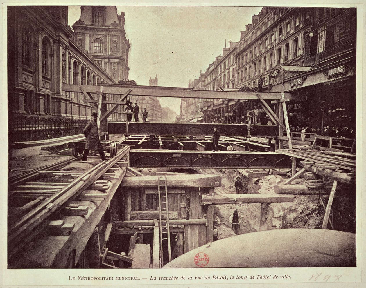 1898 में rue de Rivoli के साथ मेट्रो प्रणाली का निर्माण द्वारा फ्रेंच स्कूल