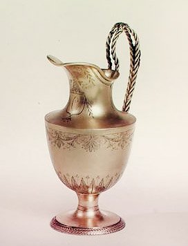 क्रीम-गुड़, औपचारिक पत्तियों और हनीसकल से सजाया गया, पेरिस, c.1800 (सिल्वर-गिल्ट) द्वारा फ्रेंच स्कूल