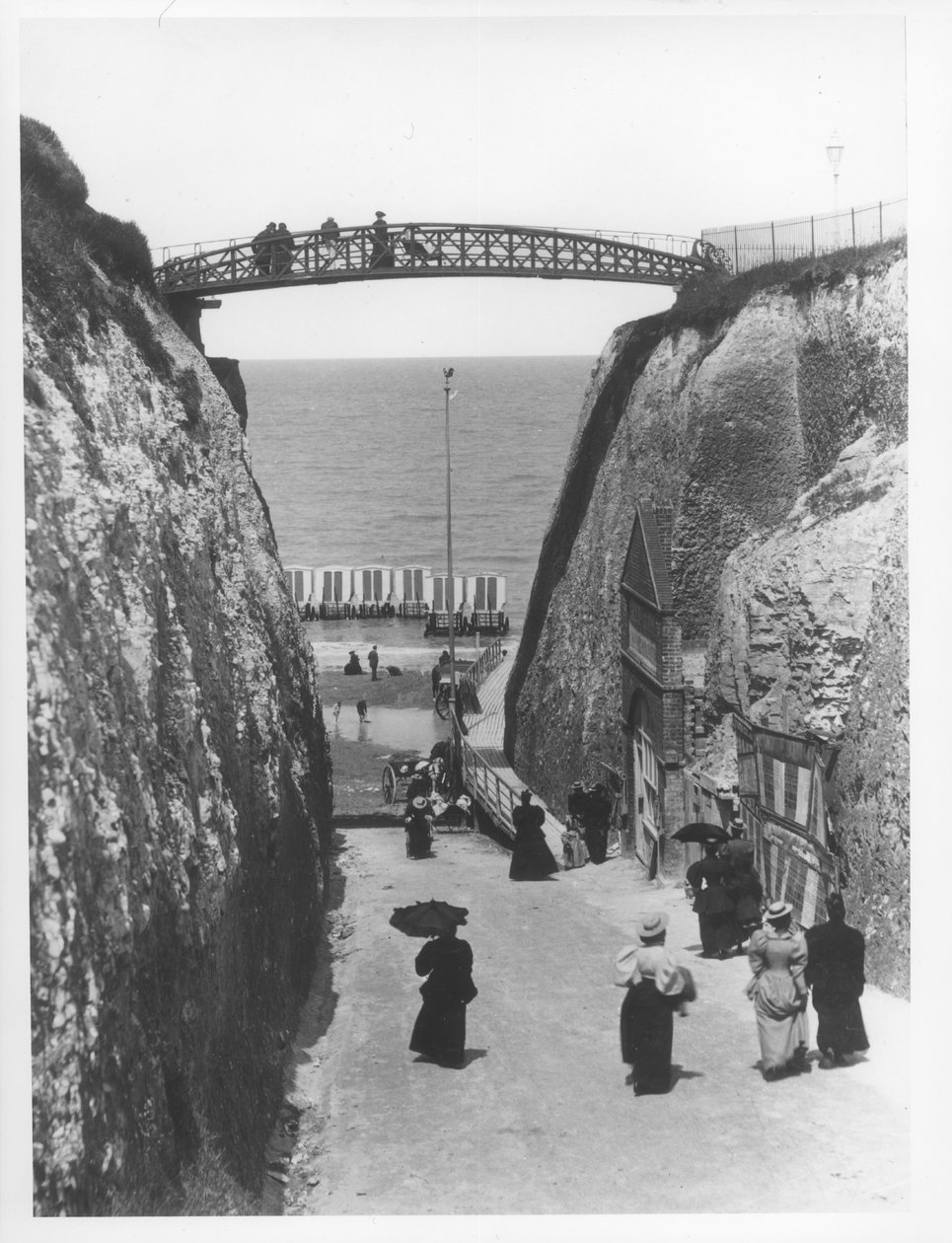 न्यूगेट गैप, मार्गेट, c.1900 (bw फोटो) द्वारा फ्रेंच फोटोग्राफर