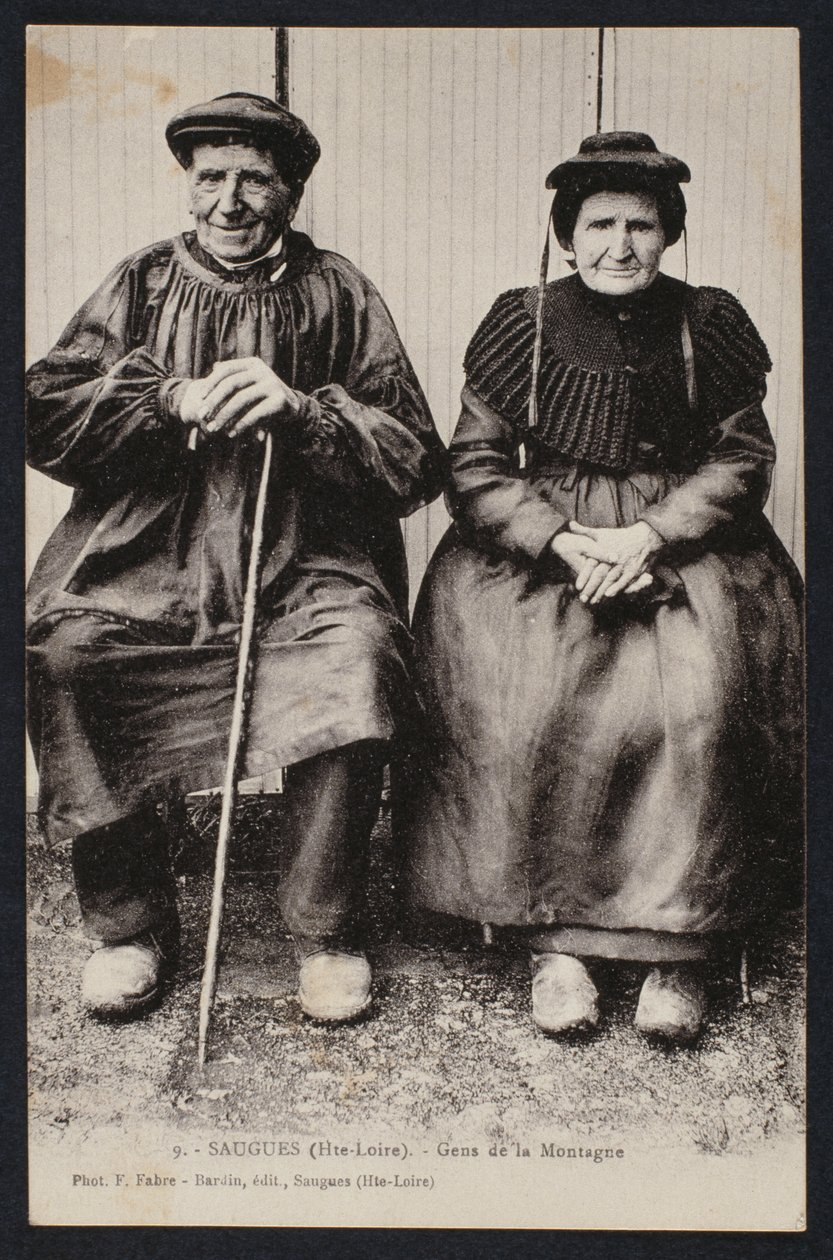Saugues, Haute-Loire में पर्वतीय लोगों को चित्रित करने वाला पोस्टकार्ड, c.1900 द्वारा फ्रेंच फोटोग्राफर
