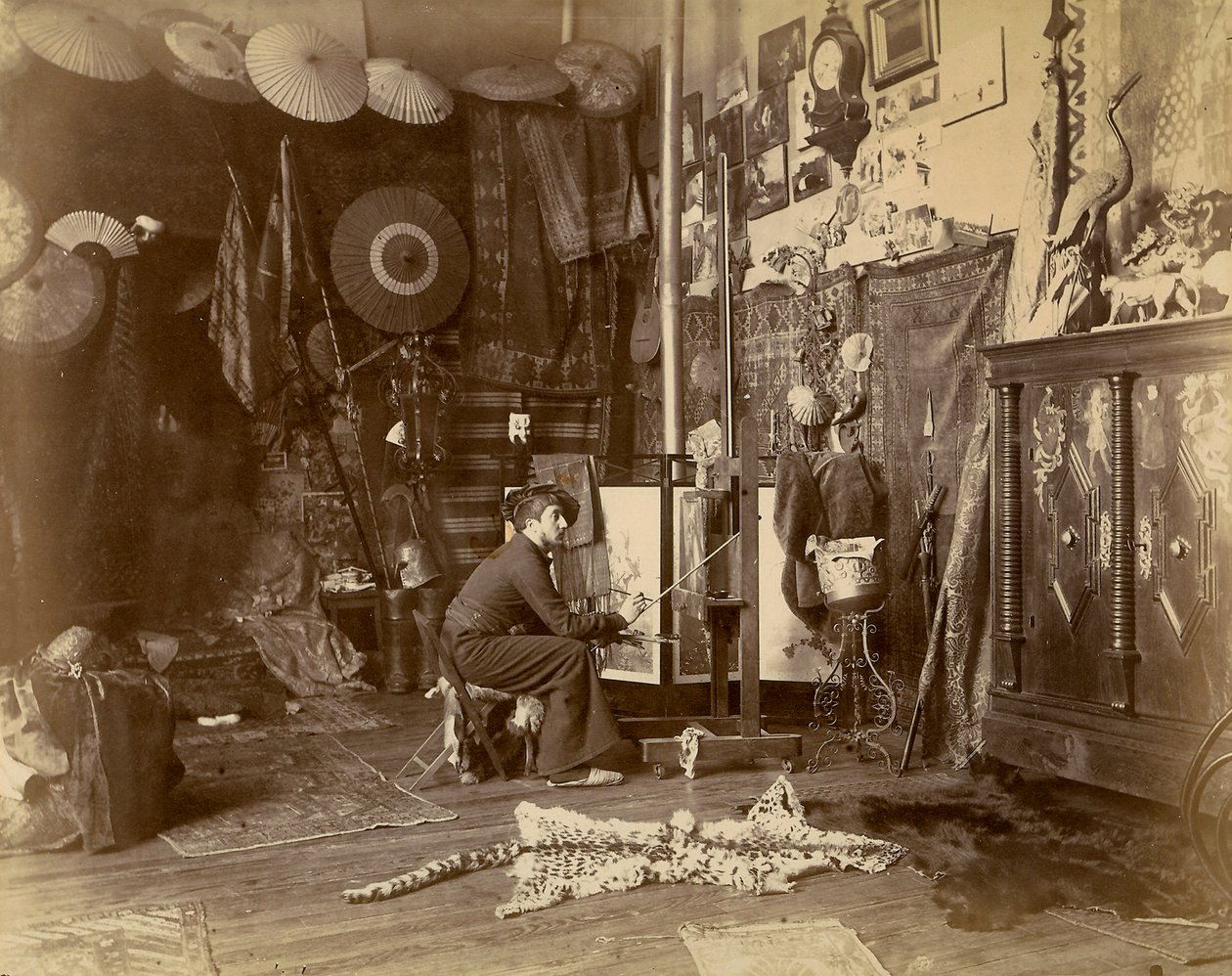 फ्रांसीसी चित्रकार रोशेग्रोस ने अपने स्टूडियो, c.1885 (जिलेटिन सिल्वर प्रिंट) में फोटो खिंचवाई द्वारा फ्रेंच फोटोग्राफर