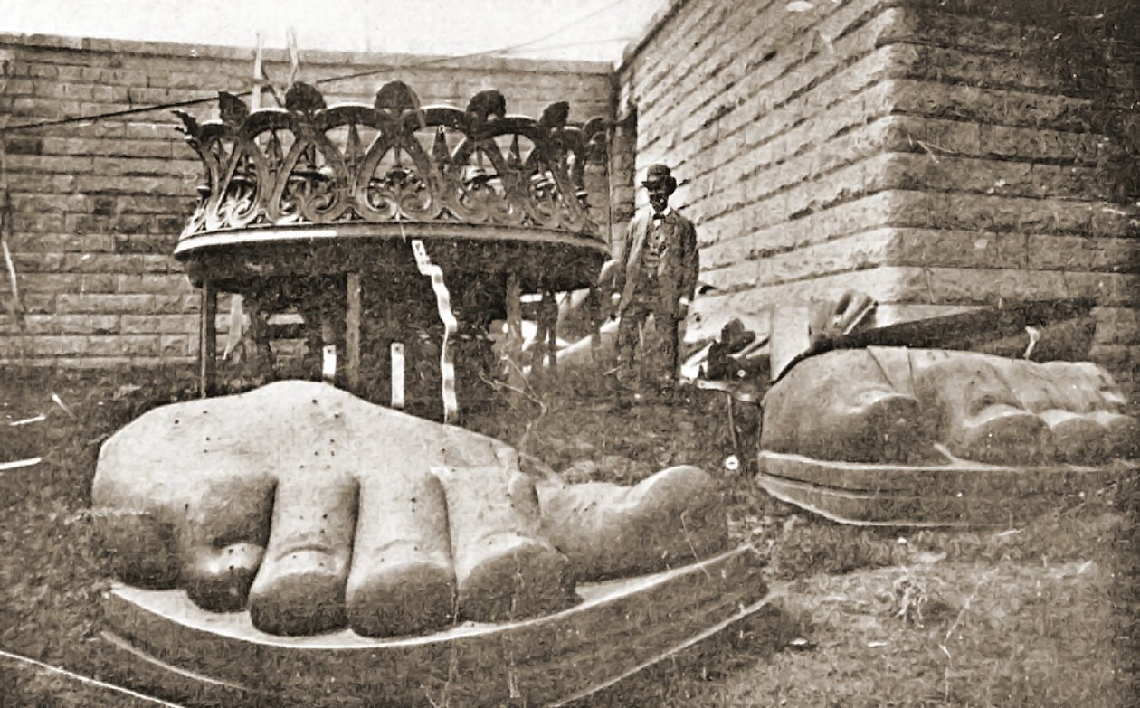 स्टैचू ऑफ़ लिबर्टी का निर्माण, पैरों का विस्तार, c.1876 द्वारा फ्रेंच फोटोग्राफर