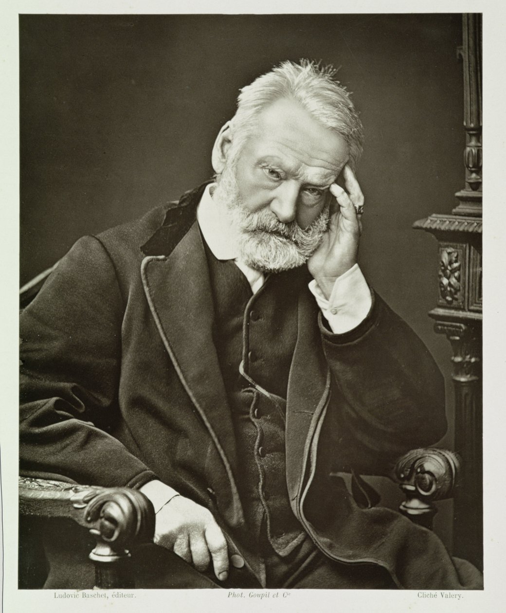 विक्टर ह्यूगो (1802-85), समकालीन गैलरी से, c.1874-78 द्वारा फ्रेंच फोटोग्राफर