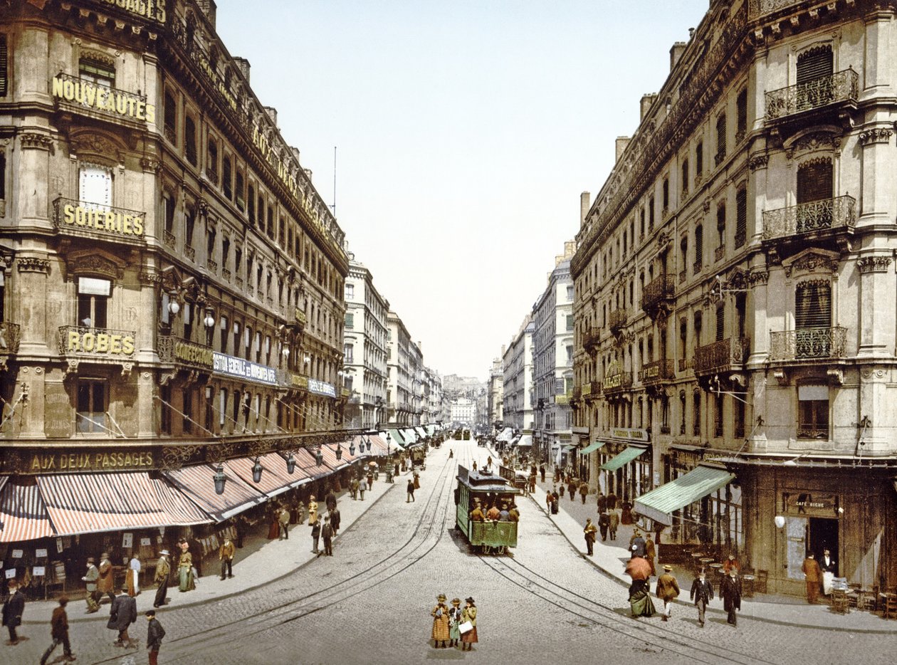 रिपब्लिक स्ट्रीट, लियोन, 1890-1900 नीचे देखें द्वारा फ्रेंच फोटोग्राफर