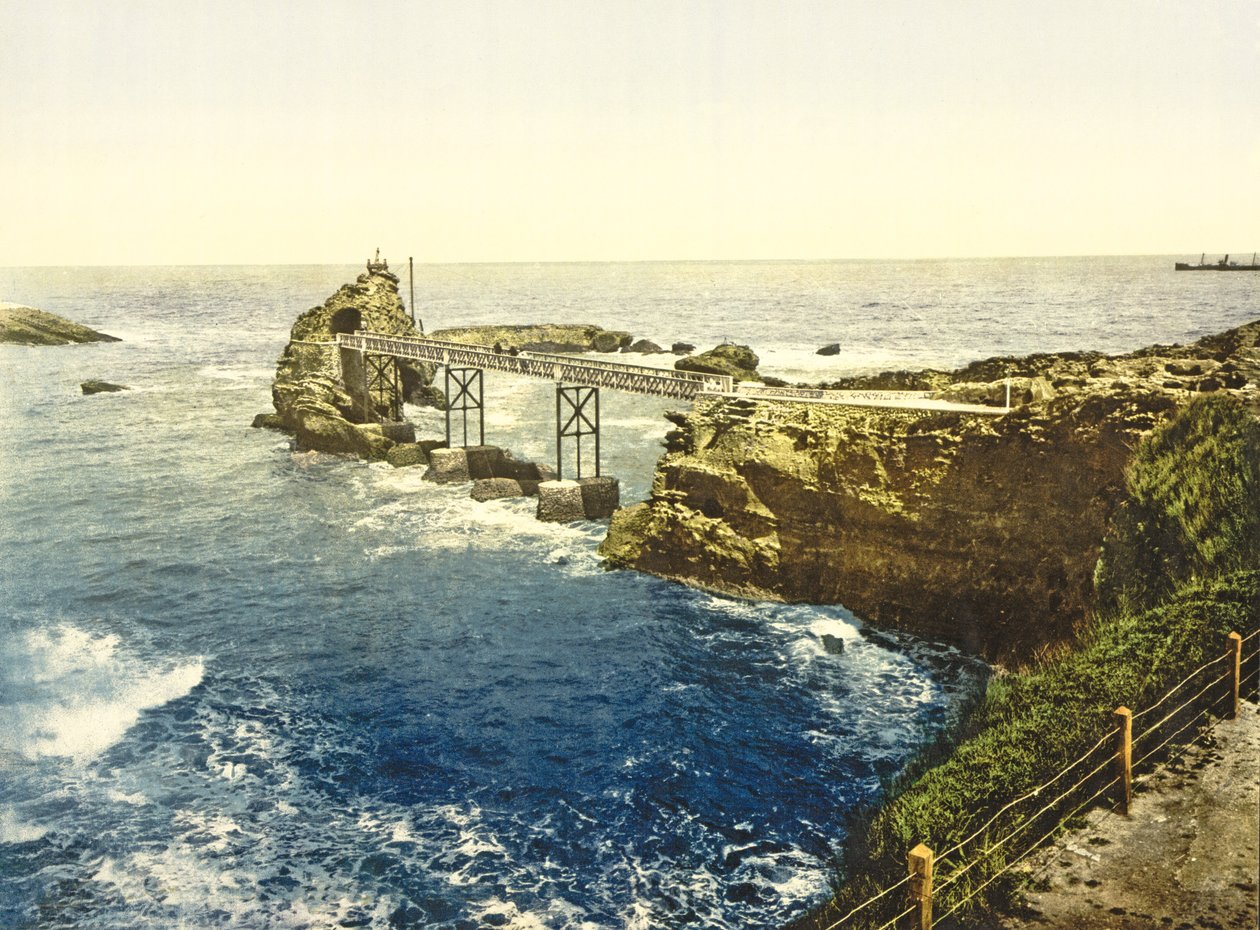 चट्टानों पर वर्जिन का दृश्य, Biarritz, 1890-1900 द्वारा फ्रेंच फोटोग्राफर
