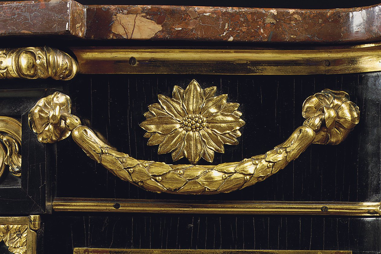 एक स्वर्गीय लुई XV कमोड, c.1763-70 (ऑरमोलु-घुड़सवार जापानी लाह और आबनूस) द्वारा फ्रेंच स्कूल