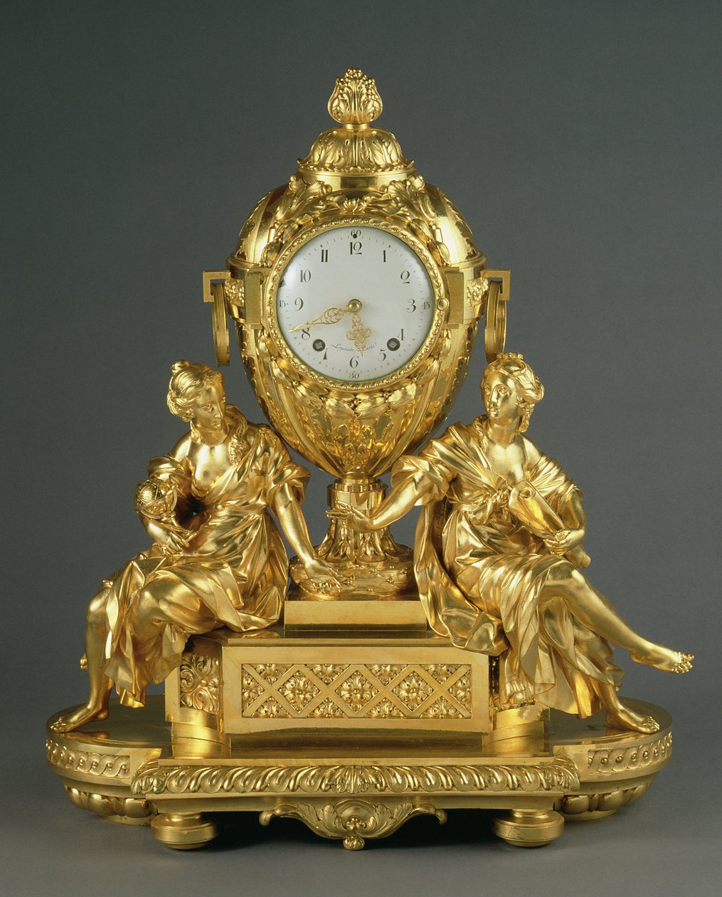 प्रारंभिक लुई XVI मेंटल क्लॉक, c.1765 (ऑरमोलु) द्वारा फ्रेंच स्कूल