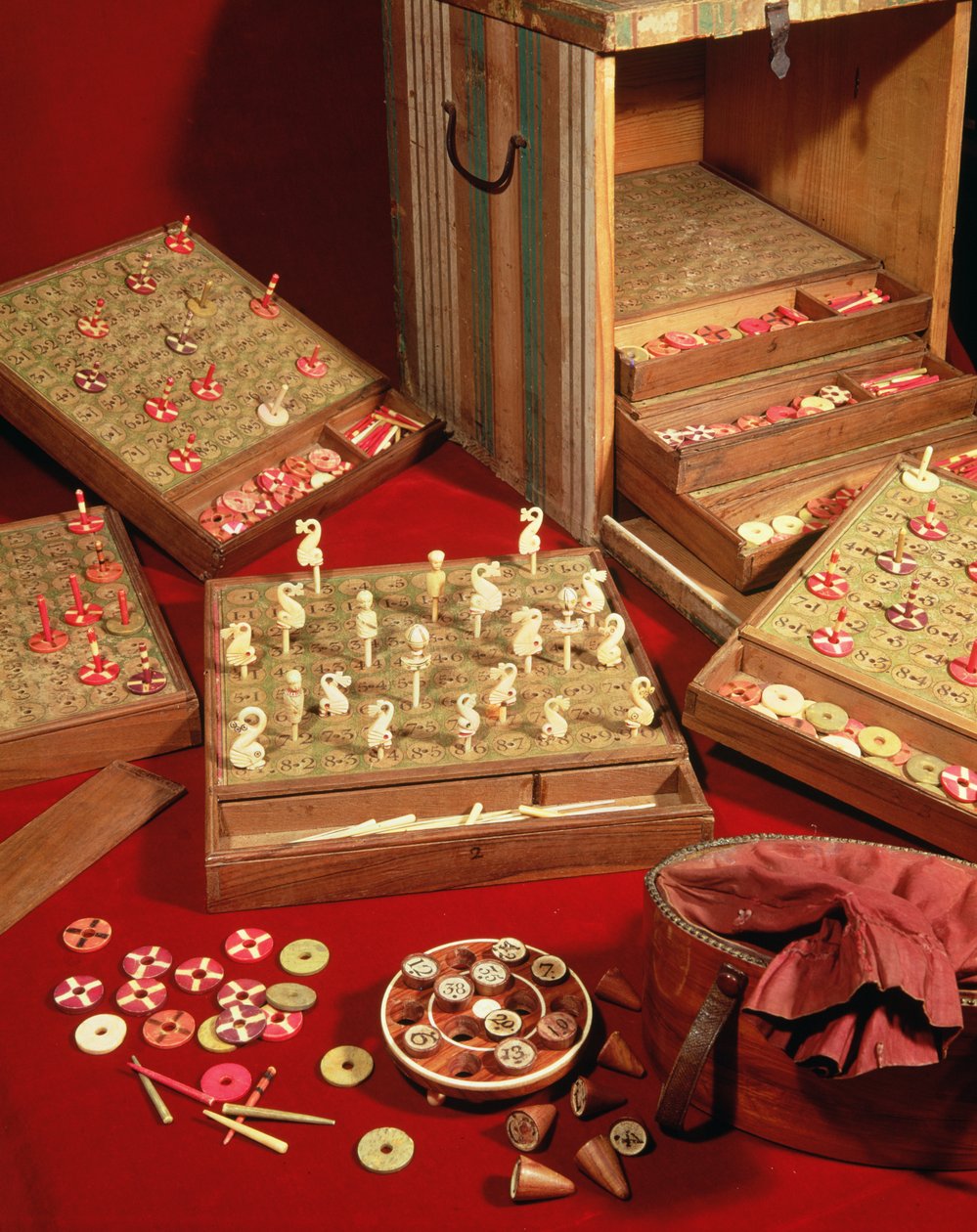 लुई XIV (1638-1715) (लकड़ी और हाथी दांत) द्वारा आविष्कार किए गए Dauphin लोट्टो का खेल द्वारा फ्रेंच स्कूल