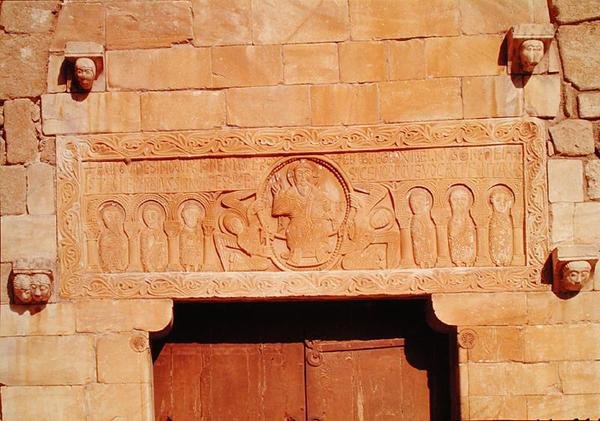 प्रेरितों से घिरे मसीह को दर्शाते लिंटेल, c.1020 द्वारा फ्रेंच स्कूल