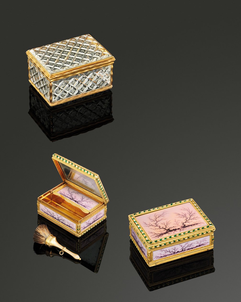 लुई XVI डबल-ओपनिंग एनामेल्ड गोल्ड बोइट-ए-मौचेस, पेरिस, 1778-79 द्वारा फ्रेंच स्कूल