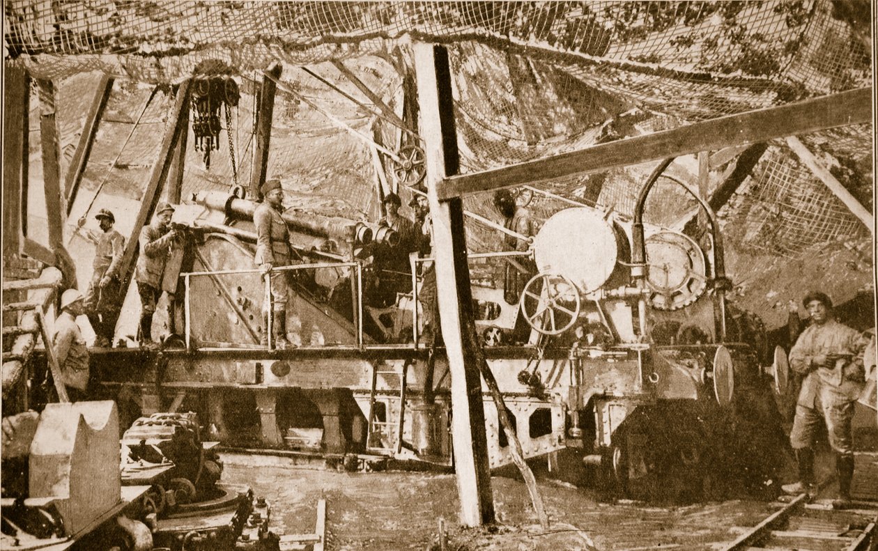 1914-1919 को सोम्मे पर मित्र राष्ट्रों द्वारा बड़े पैमाने पर इस्तेमाल की गई भारी बंदूकों में से एक द्वारा फ्रेंच स्कूल
