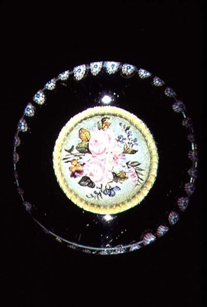 पट्टिका, फूलों के गुलदस्ते के साथ सल्फाइड, c.1845-55 द्वारा फ्रेंच स्कूल
